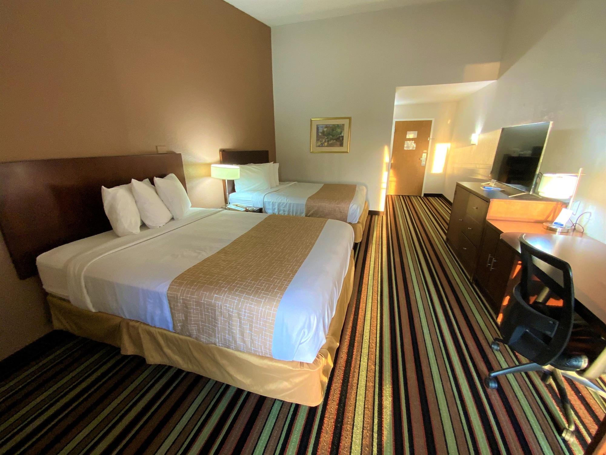 Travelodge By Wyndham Уитвил Екстериор снимка