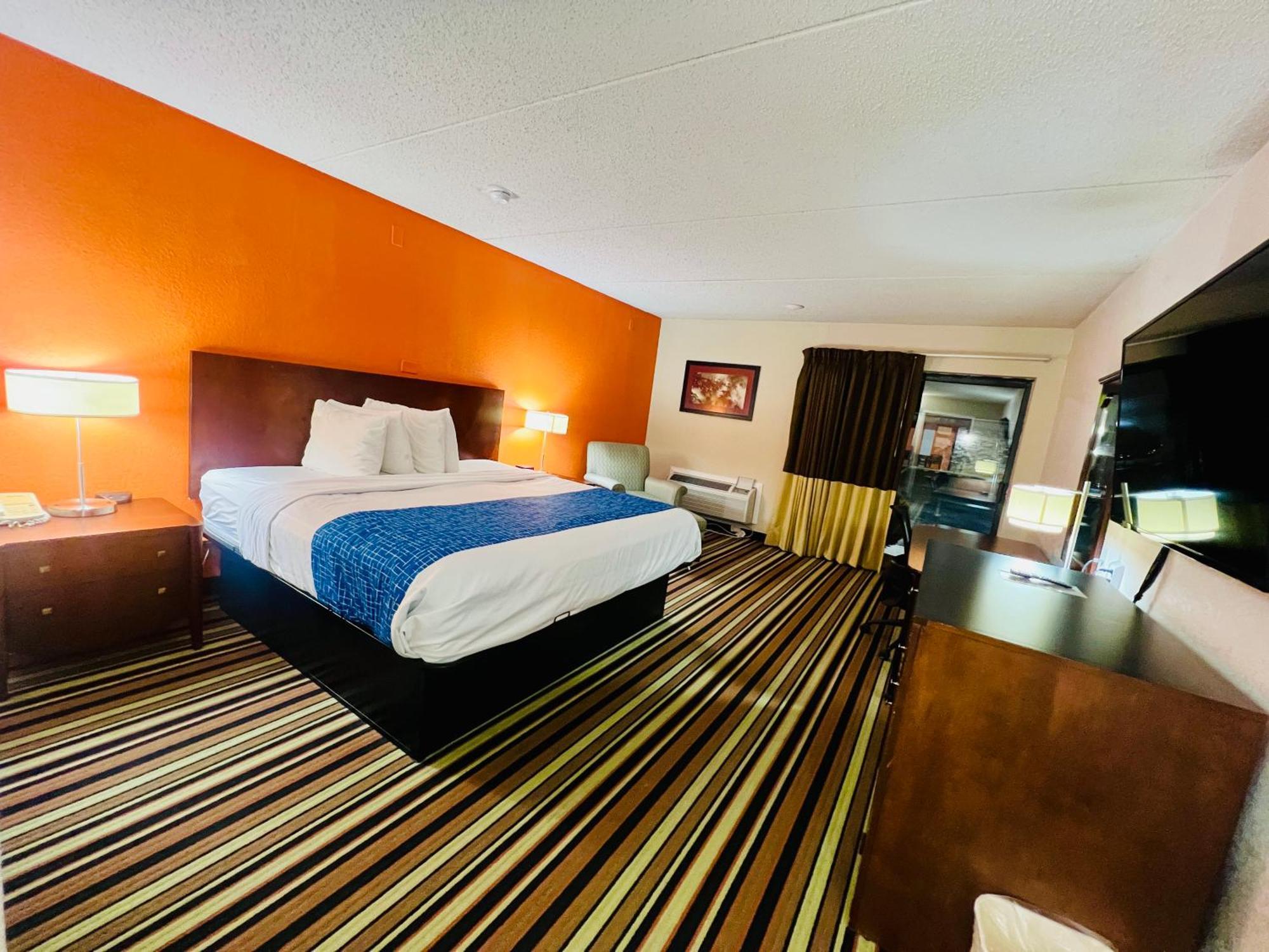 Travelodge By Wyndham Уитвил Екстериор снимка